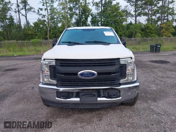2018 Ford F-250 XL z VIN 1FT7W2BT1JEC39660, wystawiony jako IAAI lot #42953213 z przebiegiem 300 084 mil mil oraz . Historia ofert i sprzedaży dostępna na DreamBid. Obrazek 12.