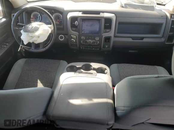 2020 Ram 1500 Express z VIN 3C6RR6KG8LG209634, wystawiony jako Copart lot #42375315 z przebiegiem 61 175 mil mil oraz Szkoda całkowita • Salvage title. Historia ofert i sprzedaży dostępna na DreamBid. Obrazek 8.