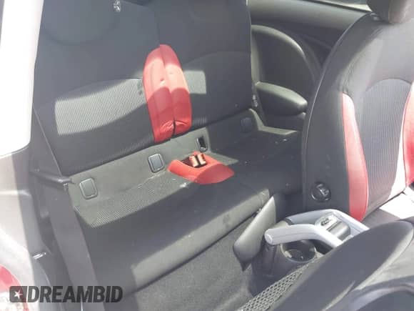 2008 MINI Hardtop with VIN WMWMF33538TT65157, listed as a IAAI auction lot 42587798 with 128,795 mi miles and . Bid and sale history available at DreamBid. Image 8.