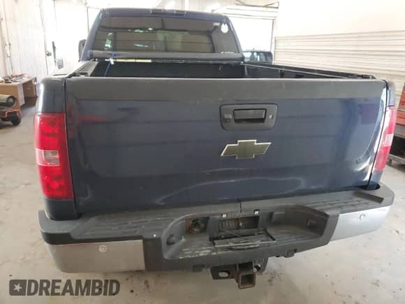 2011 Chevrolet Silverado 2500HD LTZ z VIN 1GC1KYC89BF140398, wystawiony jako Copart lot #62072845 z przebiegiem 205 918 mil mil oraz Szkoda całkowita • Salvage title. Historia ofert i sprzedaży dostępna na DreamBid. Obrazek 6.