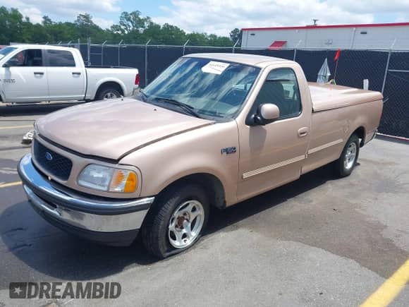 1997 Ford F-150 с VIN 1FTDF17W9VNA84250, выставлен на аукционе IAAI как лот 42149320 с пробегом 85 297 миль миль и . История ставок и продаж доступна на DreamBid. Изображение 2.