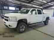 2011 Chevrolet Silverado 2500HD LTZ z VIN 1GC1KYC89BF260220, wystawiony jako Copart lot #57299895 z przebiegiem 223 957 mil mil oraz Czysty tytuł • Clean title. Historia ofert i sprzedaży dostępna na DreamBid. Obrazek 1.