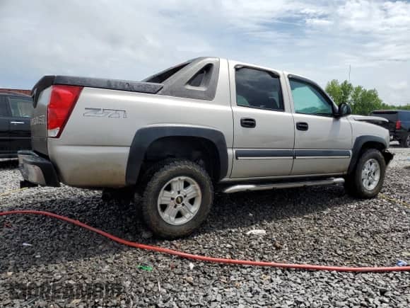 2004 Chevrolet Avalanche Z71 с VIN 3GNEK12T74G149088, выставлен на аукционе Copart как лот 58355685 с пробегом 215 379 миль миль и Списание • Salvage title. История ставок и продаж доступна на DreamBid. Изображение 3.