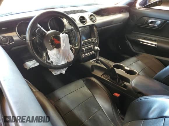 2019 Ford Mustang EcoBoost Premium с VIN 1FATP8UHXK5170143, выставлен на аукционе Copart как лот 83948115 с пробегом 102 658 миль миль и Списание • Salvage title. История ставок и продаж доступна на DreamBid. Изображение 8.