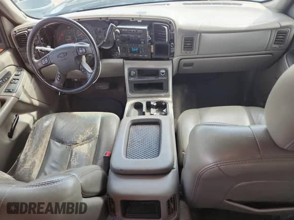 2006 Chevrolet Silverado 1500 LT3 z VIN 1GCEK19Z26Z291595, wystawiony jako Copart lot #70046865 z przebiegiem 192 625 mil mil oraz Czysty tytuł • Clean title. Historia ofert i sprzedaży dostępna na DreamBid. Obrazek 8.