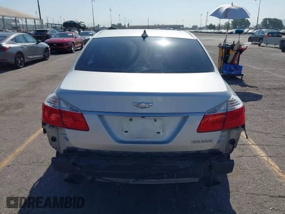 2010 Hyundai Genesis z VIN KMHGC4DE0AU081090, wystawiony jako IAAI lot #42963413 z przebiegiem 198 466 mil mil oraz . Historia ofert i sprzedaży dostępna na DreamBid. Obrazek 16.