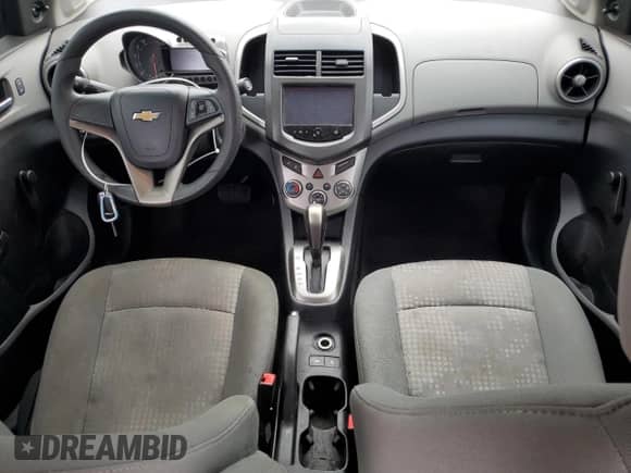 2014 Chevrolet Sonic LS z VIN 1G1JA5SHXE4181487, wystawiony jako Copart lot #80206175 z przebiegiem 138 203 mil mil oraz Szkoda całkowita • Salvage title. Historia ofert i sprzedaży dostępna na DreamBid. Obrazek 8.