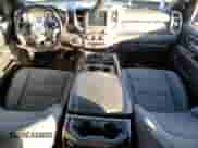 2021 Ram 1500 Big Horn z VIN 1C6RRFFGXMN826763, wystawiony jako Copart lot #85667605 z przebiegiem 32 939 mil mil oraz Czysty tytuł • Clean title. Historia ofert i sprzedaży dostępna na DreamBid. Obrazek 8.