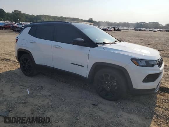 2022 Jeep Compass Altitude z VIN 3C4NJCBB9NT188076, wystawiony jako Copart lot #67362395 z przebiegiem 58 066 mil mil oraz Szkoda całkowita • Salvage title. Historia ofert i sprzedaży dostępna na DreamBid. Obrazek 4.