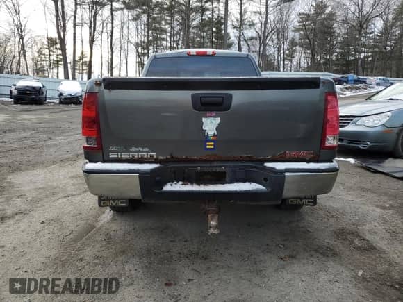 2011 GMC Sierra 1500 SL z VIN 1GTR2UEA1BZ411173, wystawiony jako Copart lot #79936854 z przebiegiem 122 982 mil mil oraz Czysty tytuł • Clean title. Historia ofert i sprzedaży dostępna na DreamBid. Obrazek 6.