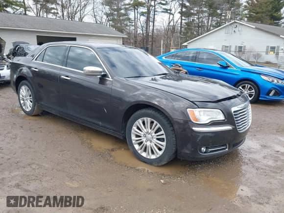 2013 Chrysler 300 C z VIN 2C3CCAKT2DH646633, wystawiony jako IAAI lot #41719487 z przebiegiem 115 363 mil mil oraz . Historia ofert i sprzedaży dostępna na DreamBid. Obrazek 1.