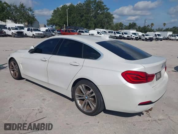 2019 BMW 4 Series 430i z VIN WBA4J1C5XKBM17254, wystawiony jako IAAI lot #43119456 z przebiegiem 41 914 mil mil oraz . Historia ofert i sprzedaży dostępna na DreamBid. Obrazek 3.
