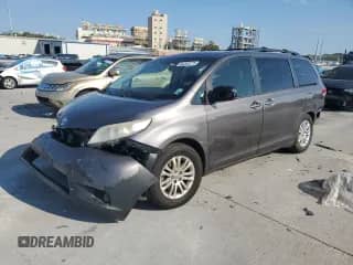 2012 Toyota Sienna XLE с VIN 5TDYK3DC8CS244970, выставлен на аукционе Copart как лот 84383275 с пробегом Не указан миль и Списание • Salvage title. История ставок и продаж доступна на DreamBid. Изображение 1.