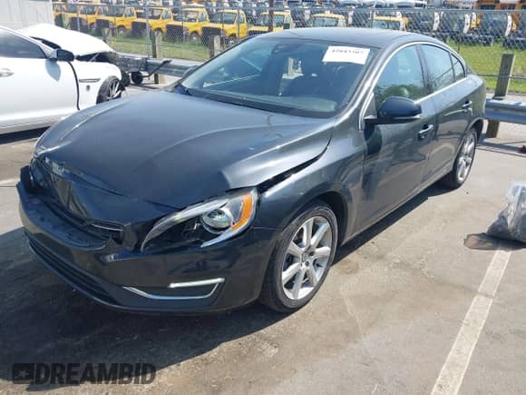 2016 Volvo S60 T5 Drive-E Premier z VIN YV126MFK4G2399690, wystawiony jako IAAI lot #42043307 z przebiegiem 100 647 mil mil oraz . Historia ofert i sprzedaży dostępna na DreamBid. Obrazek 2.