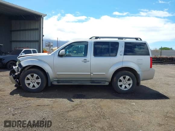 2005 Nissan Pathfinder SE z VIN 5N1AR18W85C708863, wystawiony jako IAAI lot #42585381 z przebiegiem 145 851 mil mil oraz . Historia ofert i sprzedaży dostępna na DreamBid. Obrazek 14.