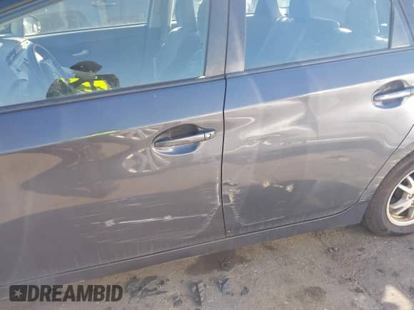 2011 Toyota Prius III z VIN JTDKN3DU1B1450052, wystawiony jako IAAI lot #43509624 z przebiegiem 364 125 mil mil oraz . Historia ofert i sprzedaży dostępna na DreamBid. Obrazek 6.