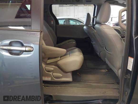 2015 Toyota Sienna Limited z VIN 5TDDK3DCXFS124994, wystawiony jako IAAI lot #42196493 z przebiegiem 60 929 mil mil oraz . Historia ofert i sprzedaży dostępna na DreamBid. Obrazek 8.