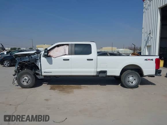 2024 Ford F-250 XL z VIN 1FT7W2BT2REE29043, wystawiony jako IAAI lot #42307279 z przebiegiem 7 339 mil mil oraz . Historia ofert i sprzedaży dostępna na DreamBid. Obrazek 14.