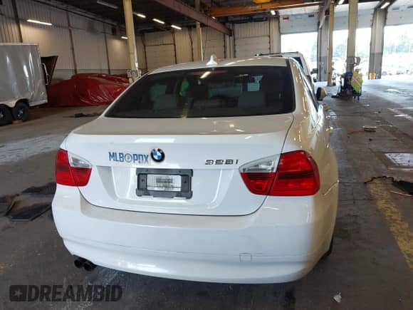2008 BMW 3 Series 328i с VIN WBAVA37598NL19821, выставлен на аукционе IAAI как лот 43263627 с пробегом 165 811 миль миль и . История ставок и продаж доступна на DreamBid. Изображение 16.