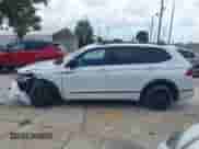 2023 Volkswagen Tiguan SE R-Line Black с VIN 3VVCB7AX0PM126184, выставлен на аукционе IAAI как лот 42676837 с пробегом 35 249 миль миль и . История ставок и продаж доступна на DreamBid. Изображение 14.