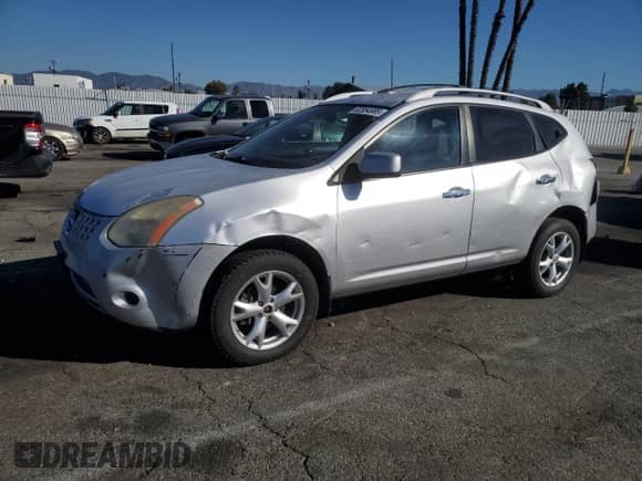 2010 Nissan Rogue SL с VIN JN8AS5MT7AW010575, выставлен на аукционе Copart как лот 82554985 с пробегом 191 740 миль миль и Списание • Salvage title. История ставок и продаж доступна на DreamBid. Изображение 1.