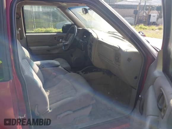 2003 Chevrolet S-10 LS с VIN 1GCCS19X738211635, выставлен на аукционе IAAI как лот 42700361 с пробегом Не указан миль и . История ставок и продаж доступна на DreamBid. Изображение 5.