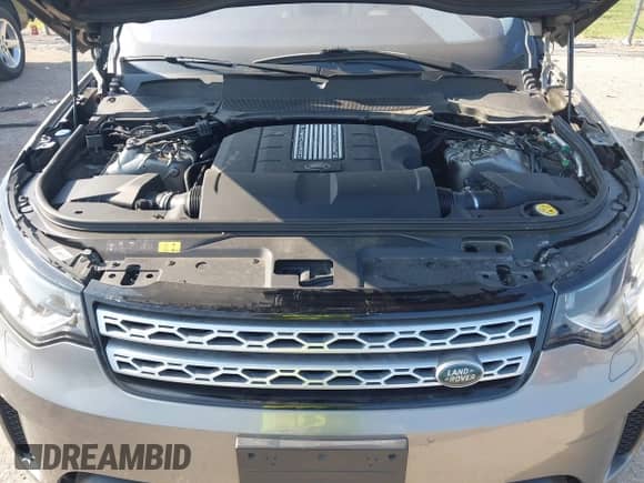 2017 Land Rover Discovery HSE z VIN SALRRBBV7HA046036, wystawiony jako IAAI lot #43238640 z przebiegiem 85 594 mil mil oraz . Historia ofert i sprzedaży dostępna na DreamBid. Obrazek 10.