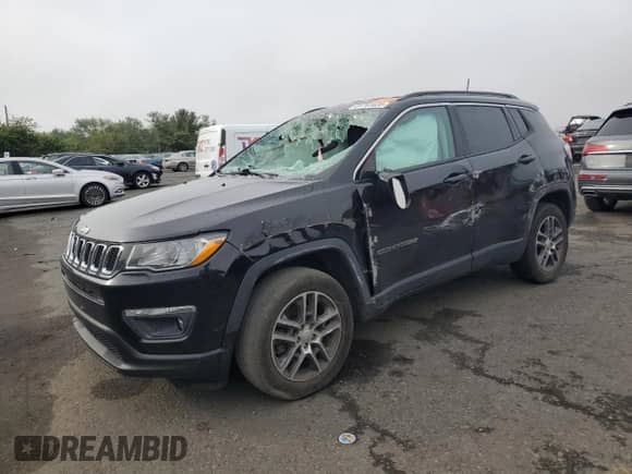 2020 Jeep Compass Latitude z VIN 3C4NJDBB4LT153870, wystawiony jako Copart lot #81761635 z przebiegiem Nie podano mil oraz Szkoda całkowita • Salvage title. Historia ofert i sprzedaży dostępna na DreamBid. Obrazek 1.