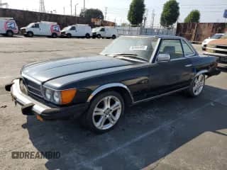 1984 Mercedes-Benz 380 SL z VIN WDBBA45A2EA009037, wystawiony jako Copart lot #68494485 z przebiegiem 108 335 mil mil oraz Czysty tytuł • Clean title. Historia ofert i sprzedaży dostępna na DreamBid. Obrazek 1.