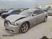 2013 Dodge Charger SE z VIN 2C3CDXBG3DH678557, wystawiony jako Copart lot #72229124 z przebiegiem 150 690 mil mil oraz Szkoda całkowita • Salvage title. Historia ofert i sprzedaży dostępna na DreamBid. Obrazek 1.