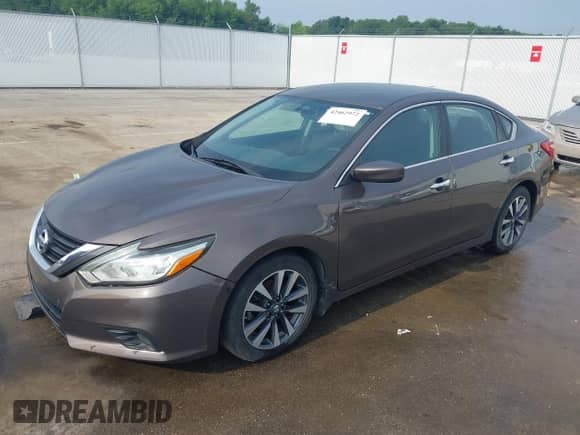 2016 Nissan Altima SR z VIN 1N4AL3AP5GC272924, wystawiony jako IAAI lot #42462972 z przebiegiem 96 920 mil mil oraz . Historia ofert i sprzedaży dostępna na DreamBid. Obrazek 19.