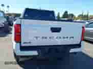 2024 Toyota Tacoma TRD Off Road с VIN 3TMLB5JN5RM057125, выставлен на аукционе IAAI как лот 43274488 с пробегом 22 542 миль миль и . История ставок и продаж доступна на DreamBid. Изображение 16.