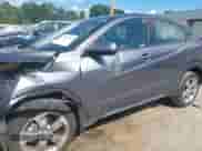 2020 Honda HR-V LX z VIN 3CZRU5H37LM717272, wystawiony jako IAAI lot #42767880 z przebiegiem 119 062 mil mil oraz . Historia ofert i sprzedaży dostępna na DreamBid. Obrazek 18.