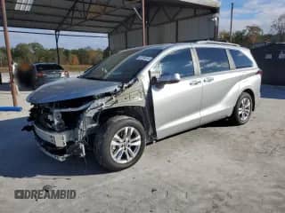 2024 Toyota Sienna Limited с VIN 5TDZRKEC9RS215091, выставлен на аукционе Copart как лот 82188264 с пробегом 2 602 миль миль и Списание • Salvage title. История ставок и продаж доступна на DreamBid. Изображение 1.