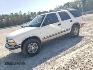 1999 Chevrolet Blazer LT z VIN 1GNDT13W7X2245446, wystawiony jako Copart lot #50569545 z przebiegiem 244 080 mil mil oraz Szkoda całkowita • Salvage title. Historia ofert i sprzedaży dostępna na DreamBid. Obrazek 1.