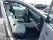 2024 Hyundai Kona SEL с VIN KM8HBCAB1RU096124, выставлен на аукционе IAAI как лот 42904719 с пробегом 26 550 миль миль и . История ставок и продаж доступна на DreamBid. Изображение 5.