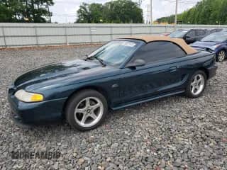 1995 Ford Mustang z VIN 1FALP45T7SF135985, wystawiony jako Copart lot #60027515 z przebiegiem 85 730 mil mil oraz Czysty tytuł • Clean title. Historia ofert i sprzedaży dostępna na DreamBid. Obrazek 1.