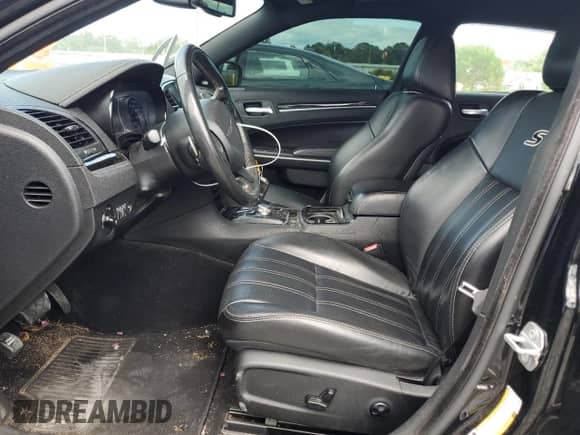 2019 Chrysler 300 S с VIN 2C3CCABT5KH704909, выставлен на аукционе Copart как лот 67841165 с пробегом 169 800 миль миль и Списание • Salvage title. История ставок и продаж доступна на DreamBid. Изображение 7.