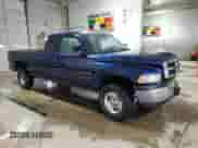 2001 Dodge 1500 z VIN 3B7HF13YX1G222518, wystawiony jako Copart lot #50923825 z przebiegiem 103 747 mil mil oraz Szkoda całkowita • Salvage title. Historia ofert i sprzedaży dostępna na DreamBid. Obrazek 4.