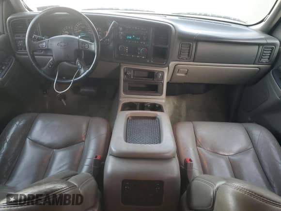 2005 Chevrolet Suburban LS with VIN 3GNFK16Z75G127872, listed as a Copart auction lot 77887864 with 201,471 mi miles and Salvage title. Bid and sale history available at DreamBid. Image 8.
