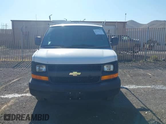 2013 Chevrolet Express Cargo z VIN 1GCWGFCA9D1141338, wystawiony jako IAAI lot #43226135 z przebiegiem 196 290 mil mil oraz . Historia ofert i sprzedaży dostępna na DreamBid. Obrazek 6.