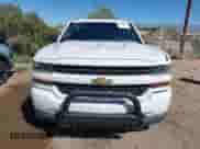 2017 Chevrolet Silverado 1500 Custom z VIN 1GCVKPEC9HZ281704, wystawiony jako IAAI lot #43386564 z przebiegiem 142 940 mil mil oraz . Historia ofert i sprzedaży dostępna na DreamBid. Obrazek 12.