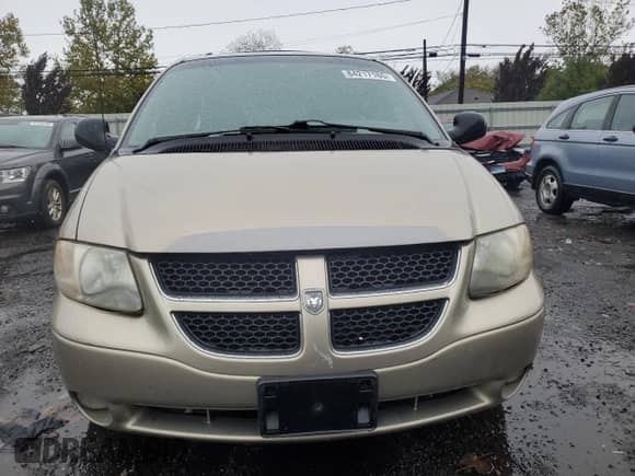 2002 Dodge Caravan ES with VIN 2B4GP54L12R581347, listed as a Copart auction lot 84217165 with 242,303 mi miles and Salvage title. Bid and sale history available at DreamBid. Image 5.