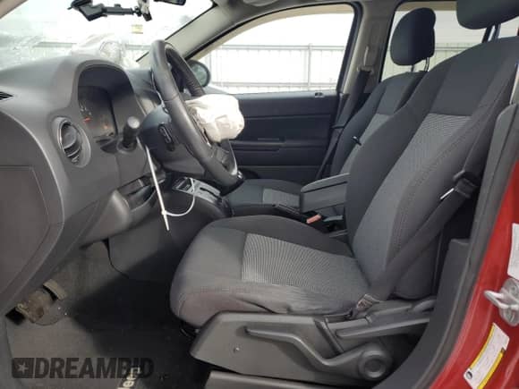 2010 Jeep Compass Latitude z VIN 1J4NF1FB0AD623710, wystawiony jako Copart lot #88657615 z przebiegiem Nie podano mil oraz Szkoda całkowita • Salvage title. Historia ofert i sprzedaży dostępna na DreamBid. Obrazek 7.