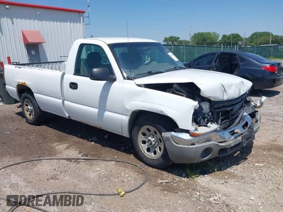2007 GMC Sierra 1500 Work Truck z VIN 3GTEC14X07G163800, wystawiony jako IAAI lot #42448674 z przebiegiem 294 646 mil mil oraz . Historia ofert i sprzedaży dostępna na DreamBid. Obrazek 1.