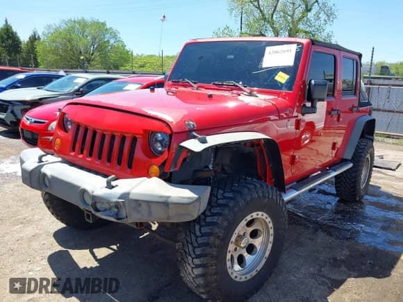 2008 Jeep Wrangler Unlimited X z VIN 1J4GA39198L652015, wystawiony jako IAAI lot #42062691 z przebiegiem 127 804 mil mil oraz . Historia ofert i sprzedaży dostępna na DreamBid. Obrazek 2.