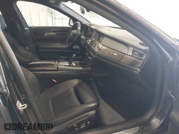 2013 BMW 7 Series 750i xDrive с VIN WBAYB6C5XDC998313, выставлен на аукционе IAAI как лот 42835766 с пробегом 151 062 миль миль и . История ставок и продаж доступна на DreamBid. Изображение 5.