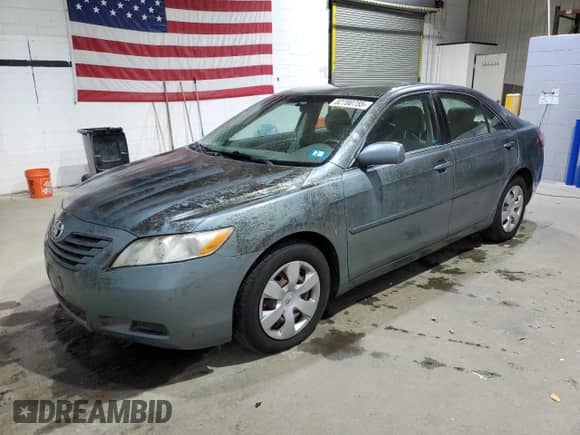2007 Toyota Camry CE z VIN 4T1BE46K57U633750, wystawiony jako Copart lot #82780755 z przebiegiem 150 856 mil mil oraz Czysty tytuł • Clean title. Historia ofert i sprzedaży dostępna na DreamBid. Obrazek 1.