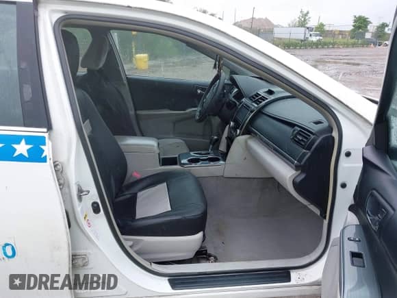 2013 Toyota Camry LE z VIN 4T1BD1FK0DU090370, wystawiony jako IAAI lot #42432008 z przebiegiem 266 087 mil mil oraz . Historia ofert i sprzedaży dostępna na DreamBid. Obrazek 5.