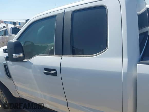 2019 Ford F-250 XL z VIN 1FT7X2B67KEE59717, wystawiony jako IAAI lot #42919060 z przebiegiem Nie podano mil oraz . Historia ofert i sprzedaży dostępna na DreamBid. Obrazek 12.